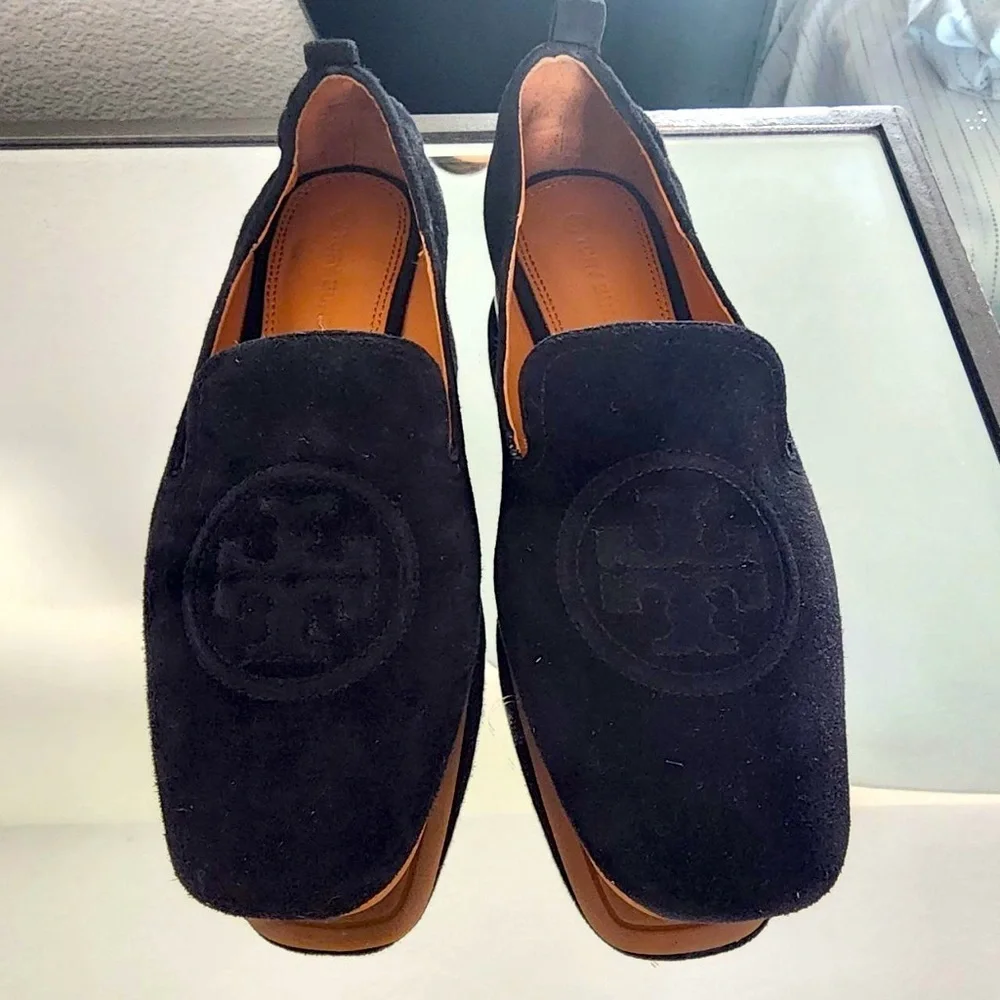 Tory Burch Leigh Elastic Black Suede Loafers size 7.5 runs like 7 w.Imperfection